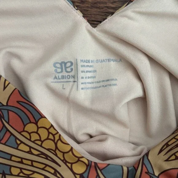 Albion Destiny One Piece- NEW w/ Tags!! Size L - Picture 4 of 10